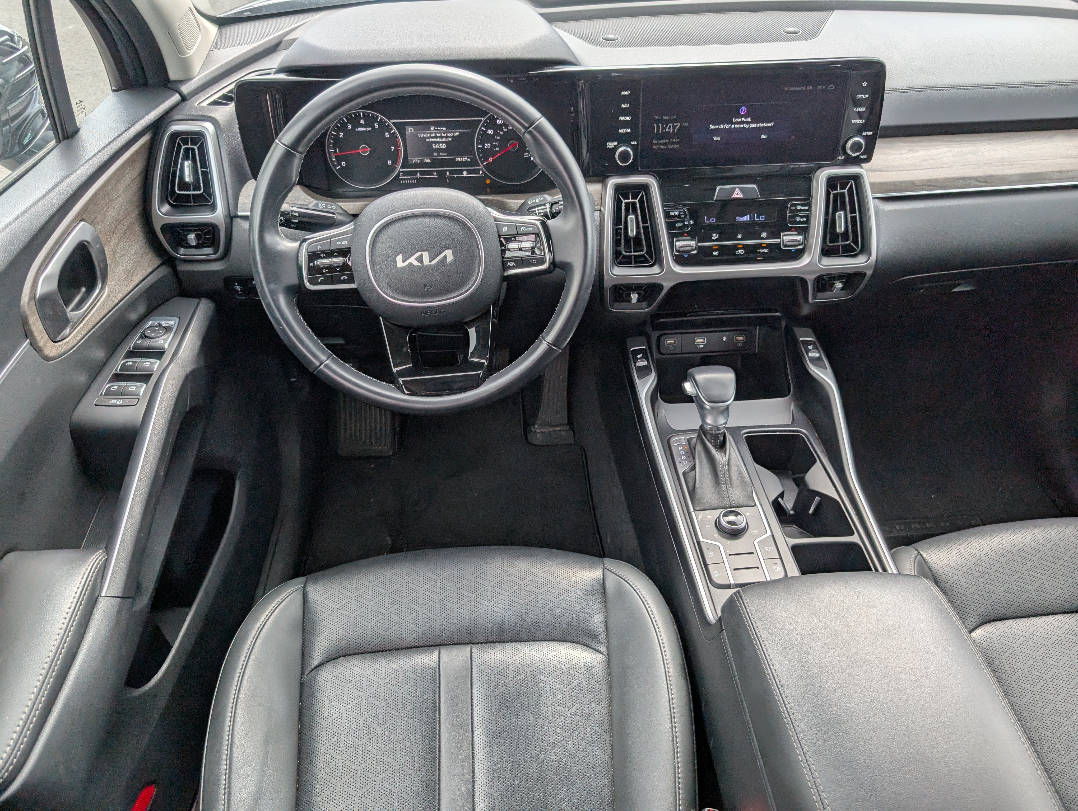 Used 2023 Kia Sorento S w/ Panoramic Sunroof Package AWD/4WD image 6