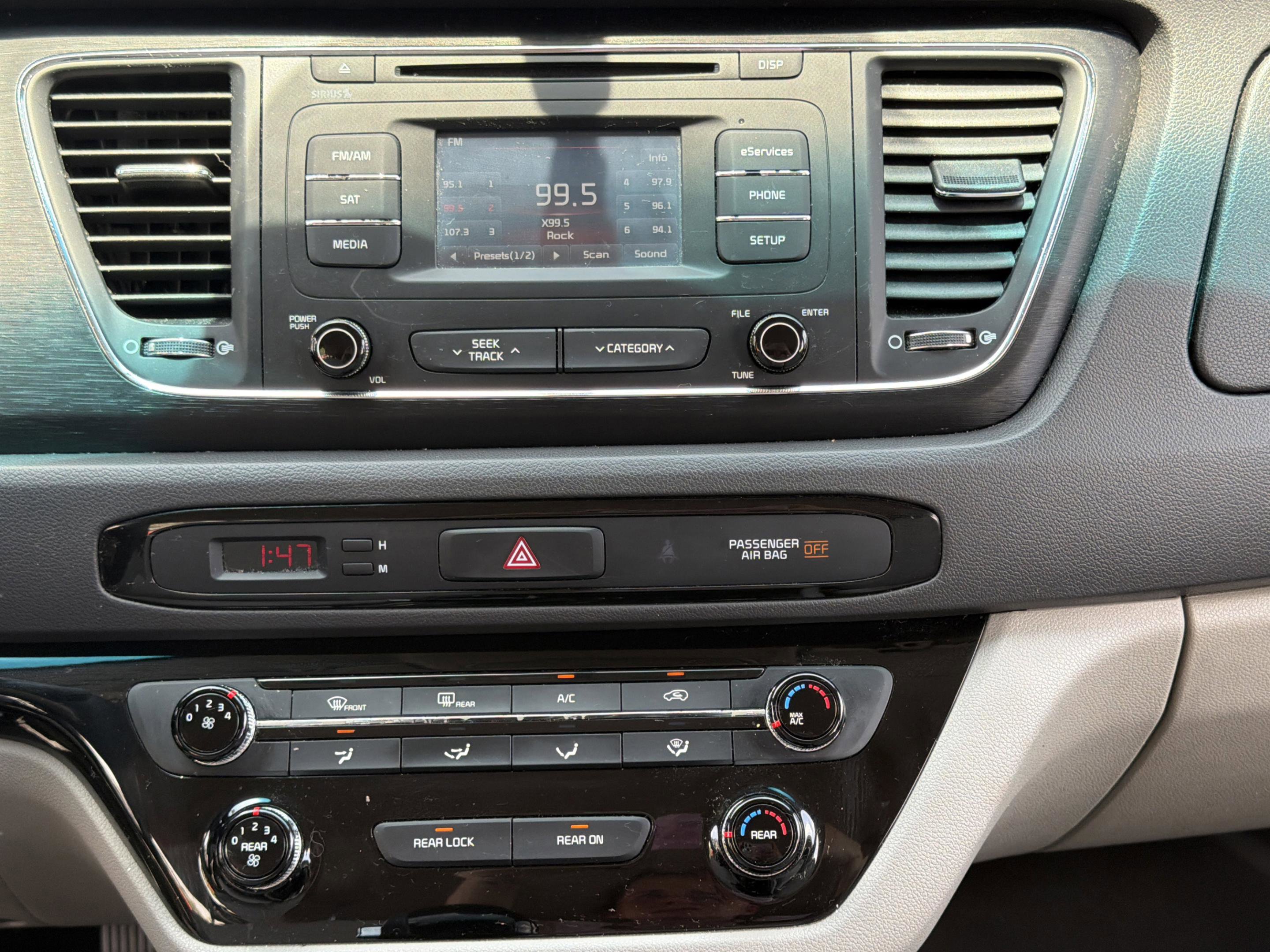 Used 2016 Kia Sedona LX w/ LX Convenience Package FWD image 10