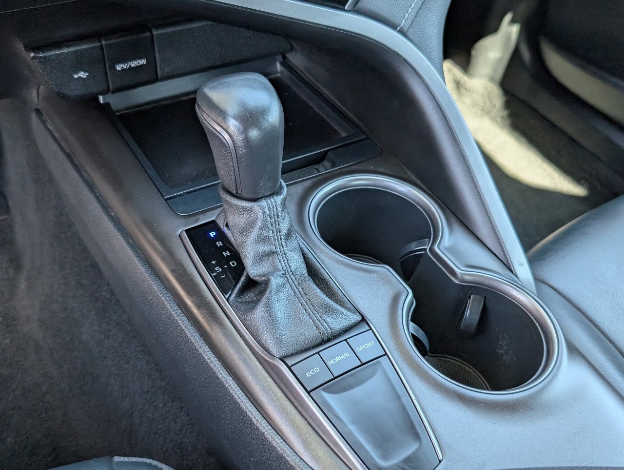 Used 2023 Toyota Camry SE image 16