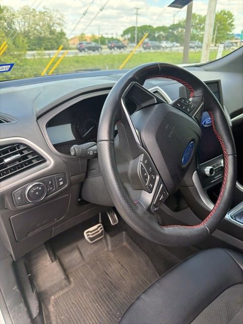 Used 2022 Ford Edge ST-Line w/ Class II Trailer Tow Package AWD/4WD image 12