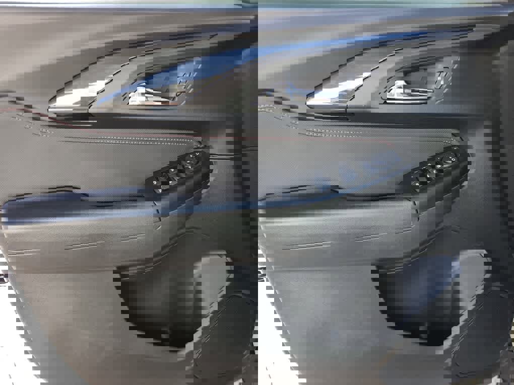 Used 2023 Chevrolet TrailBlazer RS w/ Convenience Package image 9