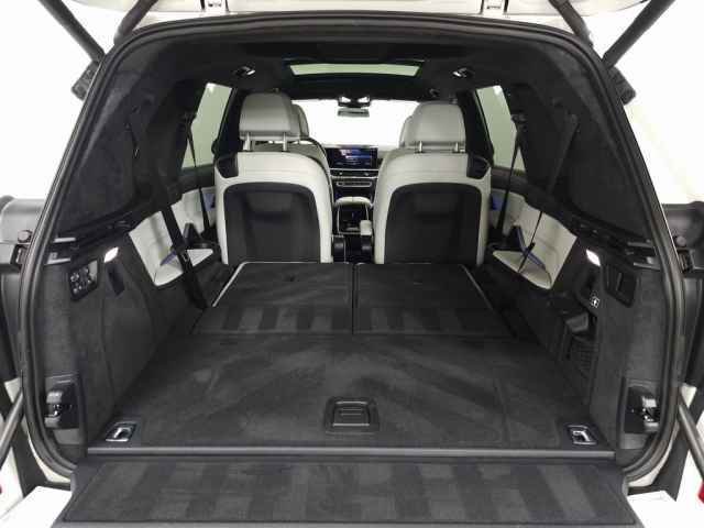 Used 2024 BMW X7 xDrive40i w/ M Sport Package image 9