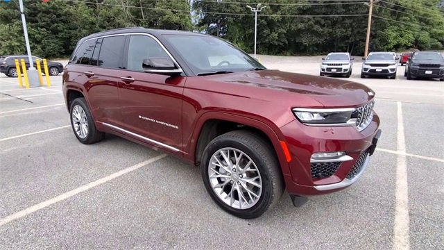 Used 2024 Jeep Grand Cherokee Summit image 2
