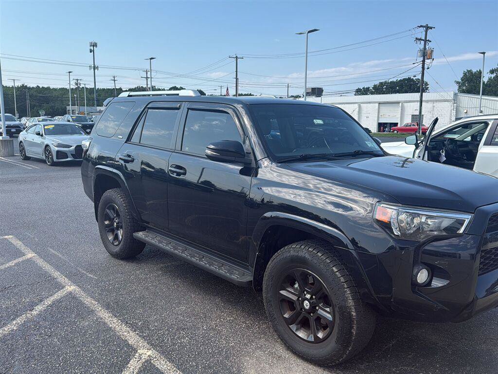 Used 2018 Toyota 4Runner SR5 Premium AWD/4WD image 2