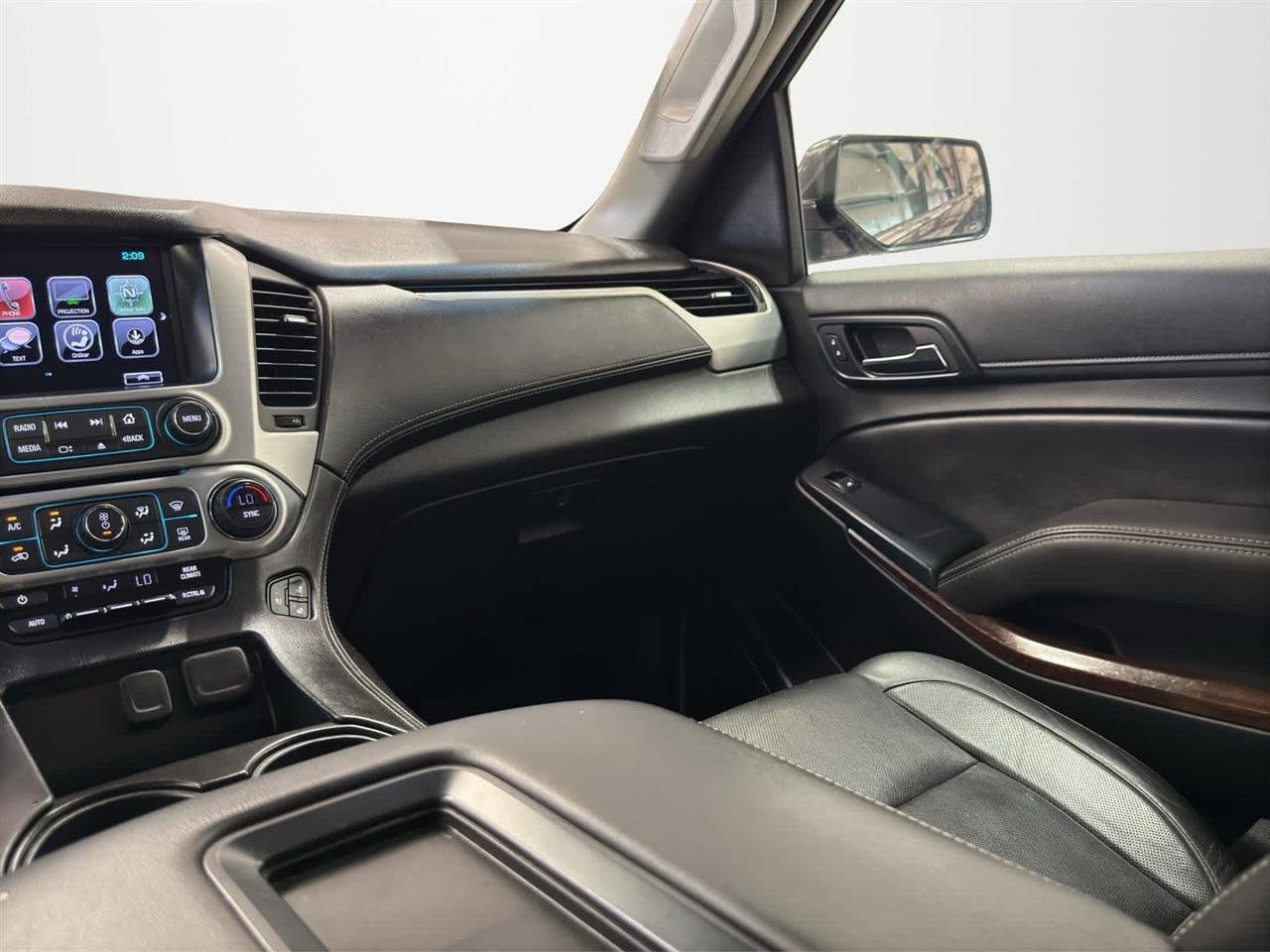 Used 2018 GMC Yukon SLT image 24