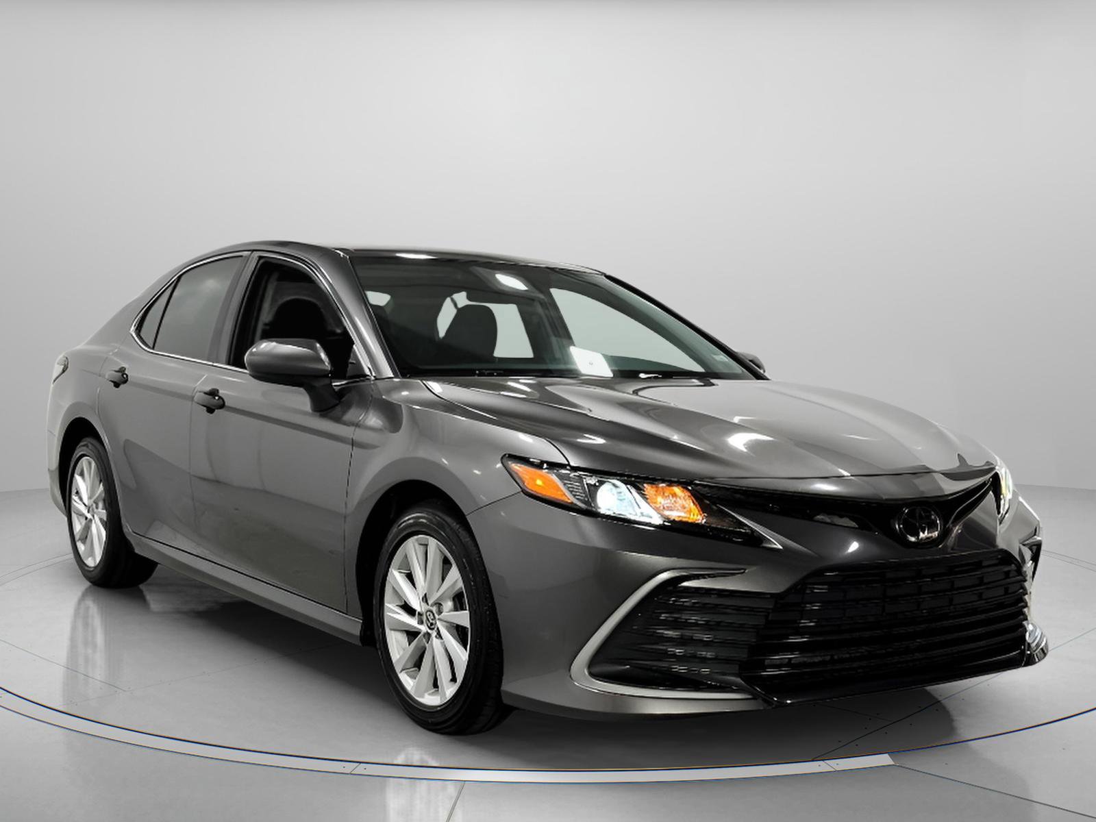 Used 2022 Toyota Camry LE image 6