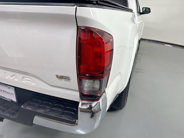 Used 2018 Toyota Tacoma SR5 w/ Exterior Package AWD/4WD image 29