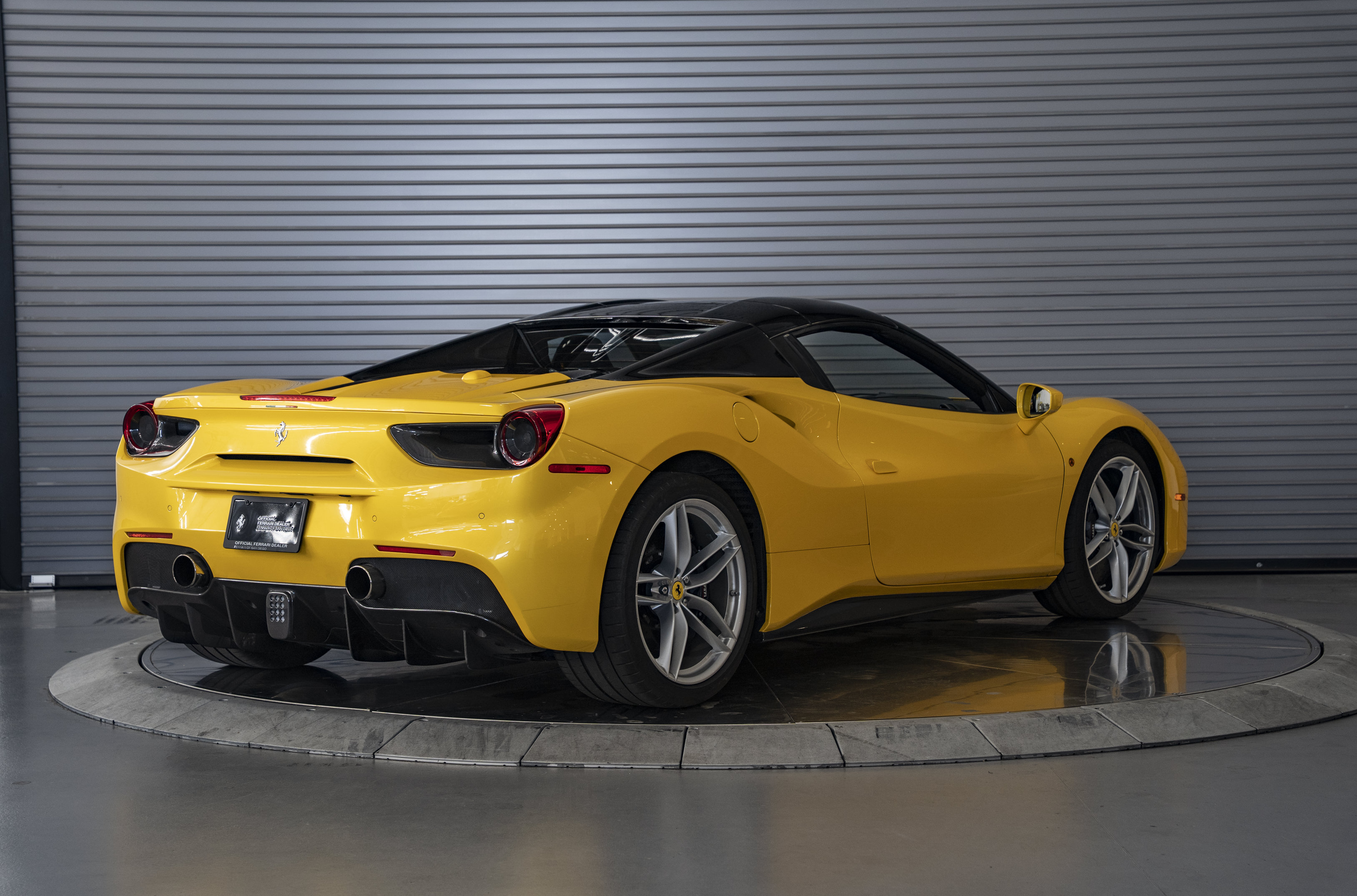 Used 2018 Ferrari 488 Spider RWD image 3