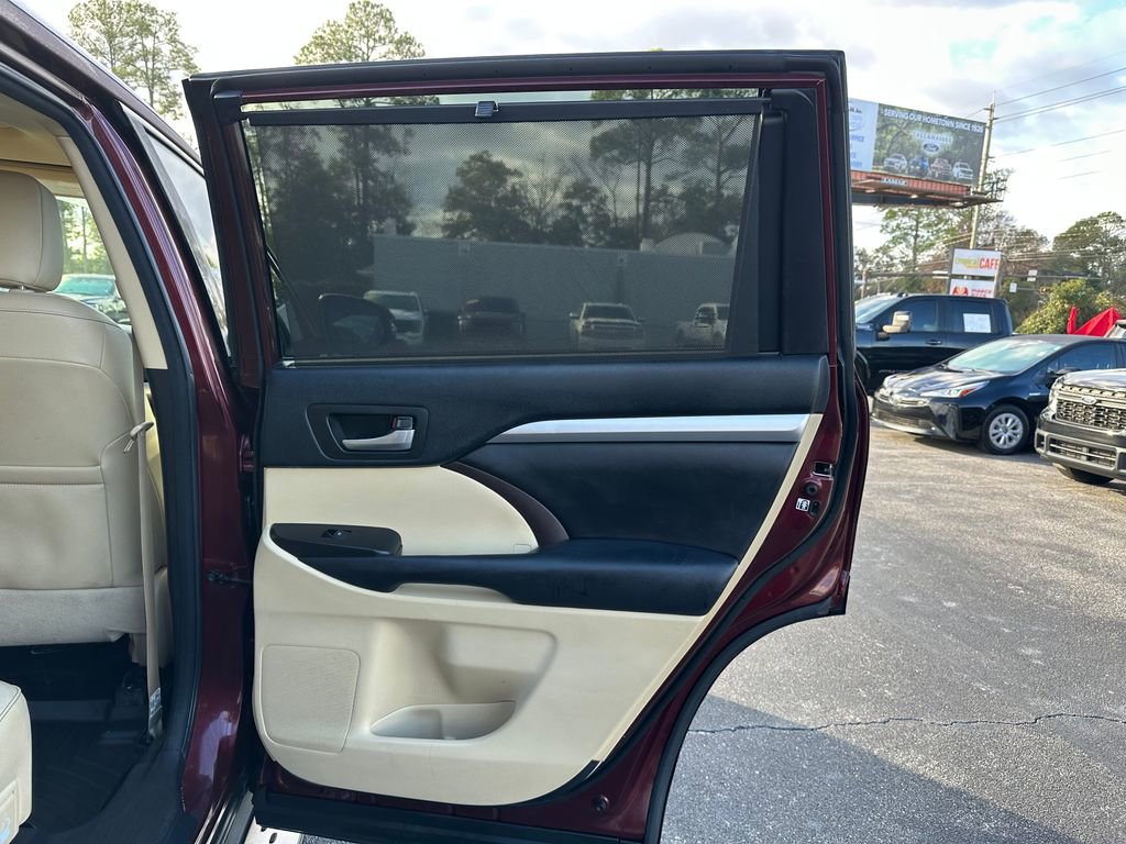 Used 2018 Toyota Highlander XLE image 34