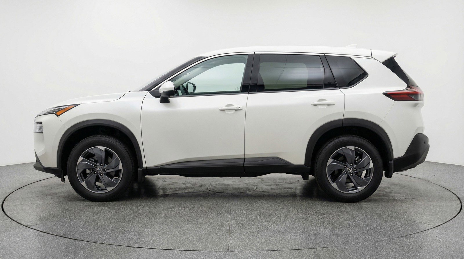 Used 2025 Nissan Rogue SV image 5