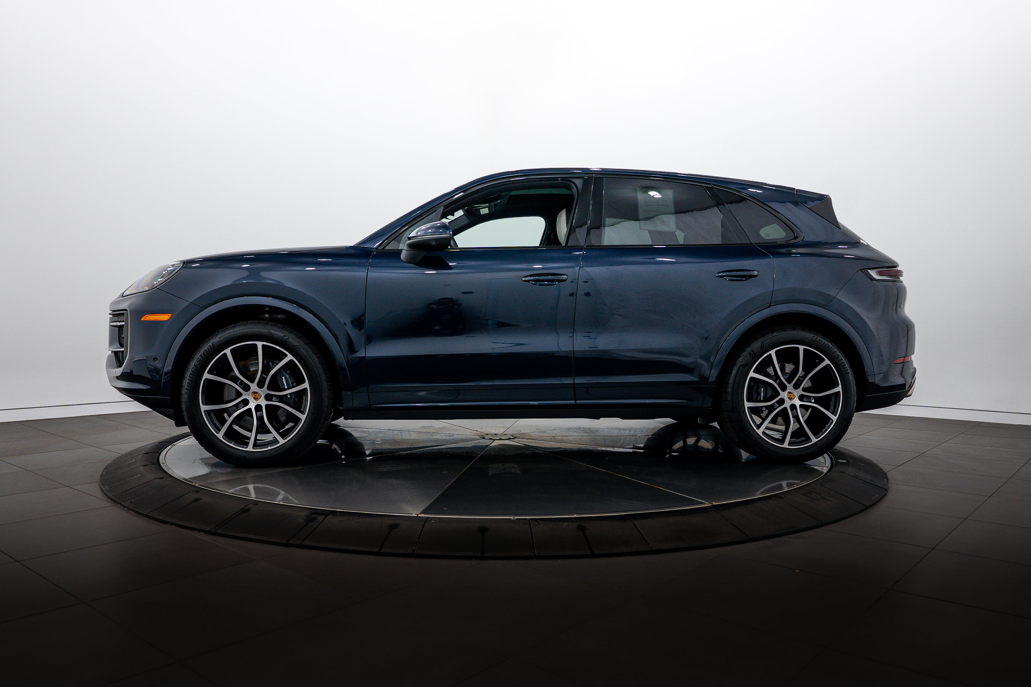Certified 2026 Porsche Cayenne AWD/4WD image 2
