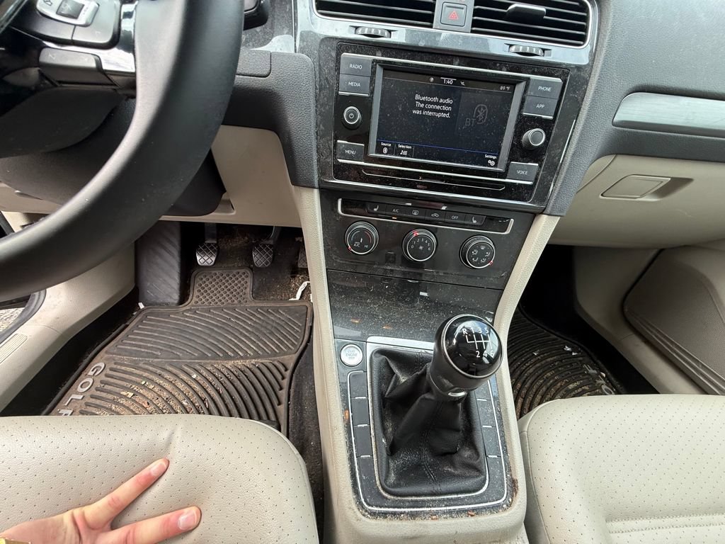 Used 2020 Volkswagen Golf 4-Door FWD image 11