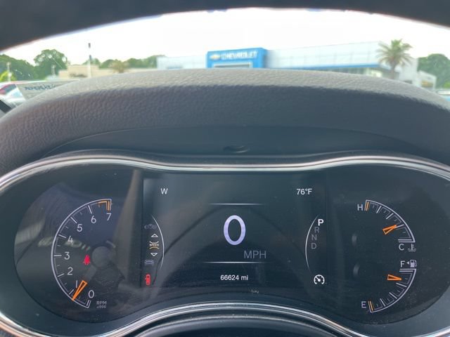 Used 2020 Jeep Grand Cherokee Laredo w/ Laredo X Package RWD image 19