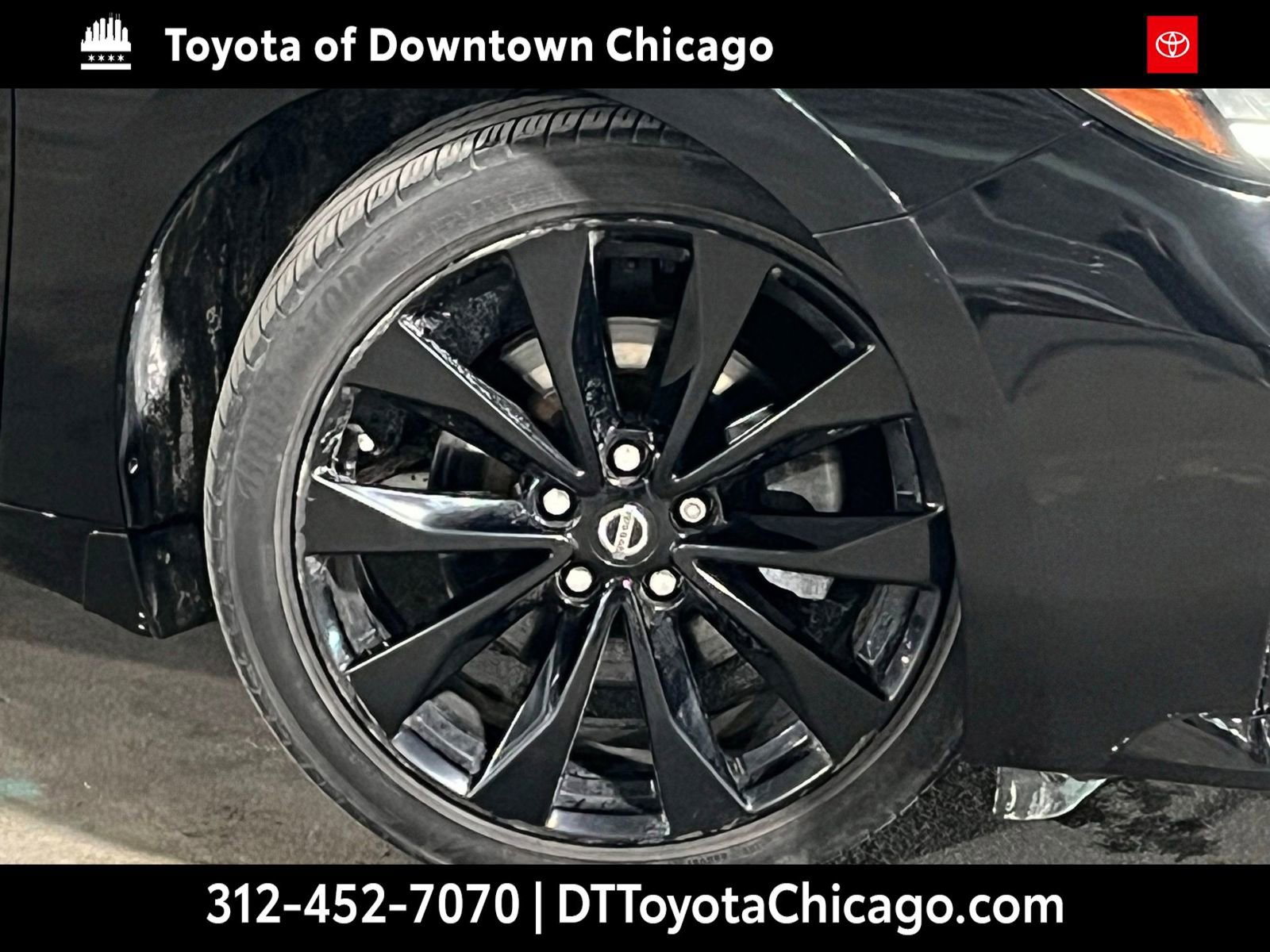 Used 2022 Nissan Maxima SR w/ Sport Mat Group FWD image 2