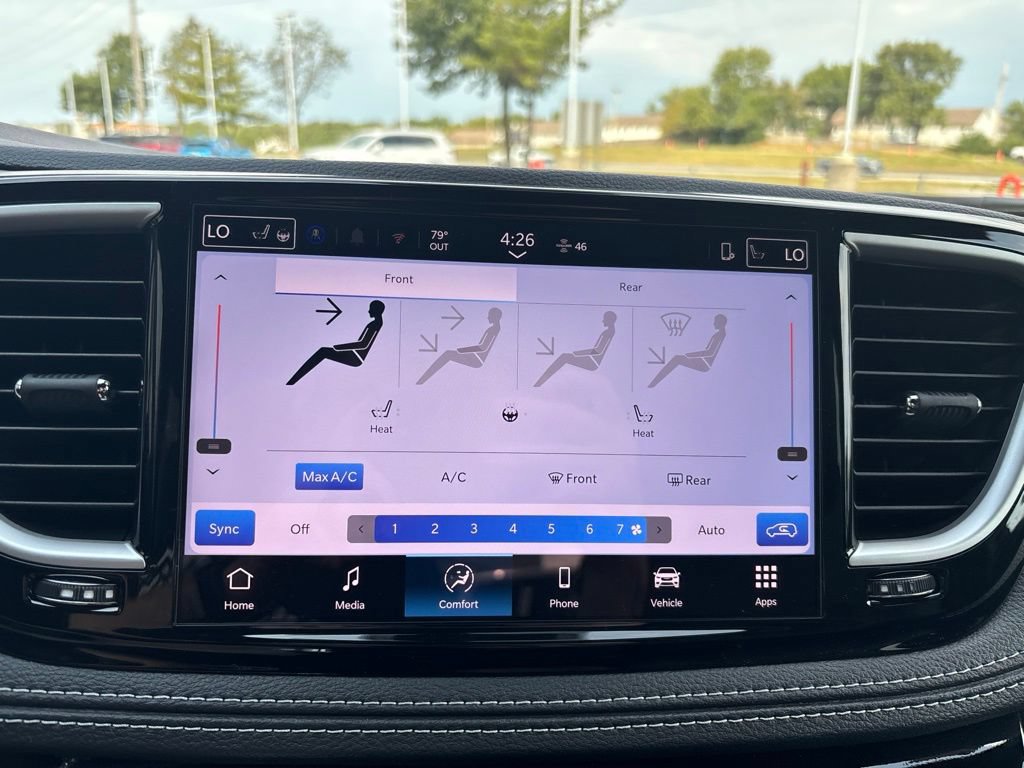 New 2027 Chrysler Pacifica Select FWD image 3