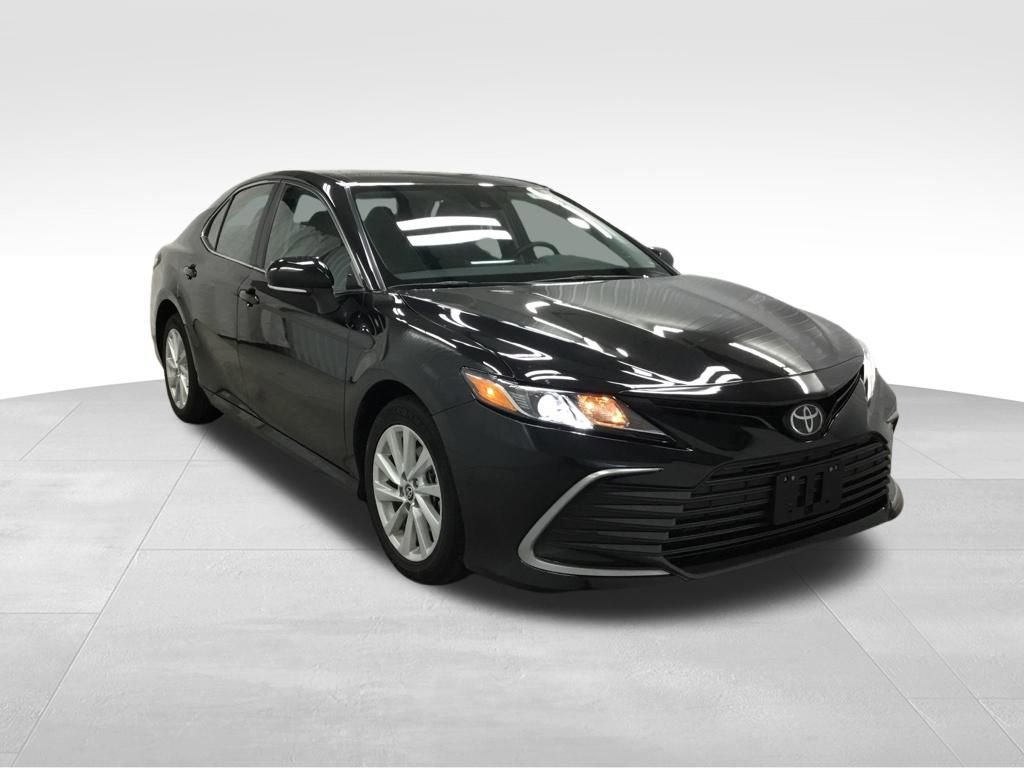 Used 2024 Toyota Camry LE image 2