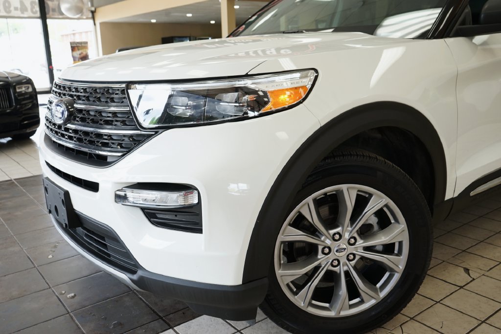 Used 2023 Ford Explorer XLT w/ Equipment Group 202A AWD/4WD image 23