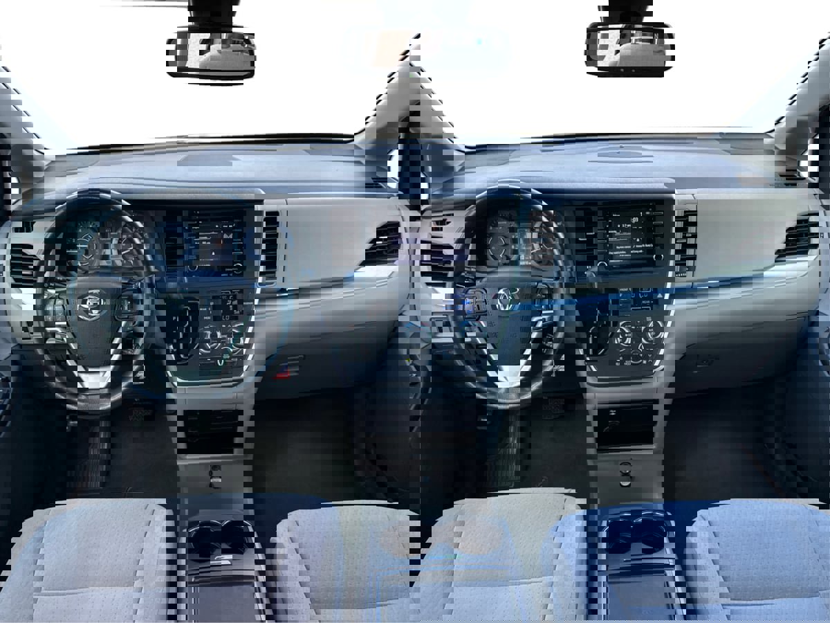 Used 2020 Toyota Sienna LE image 33