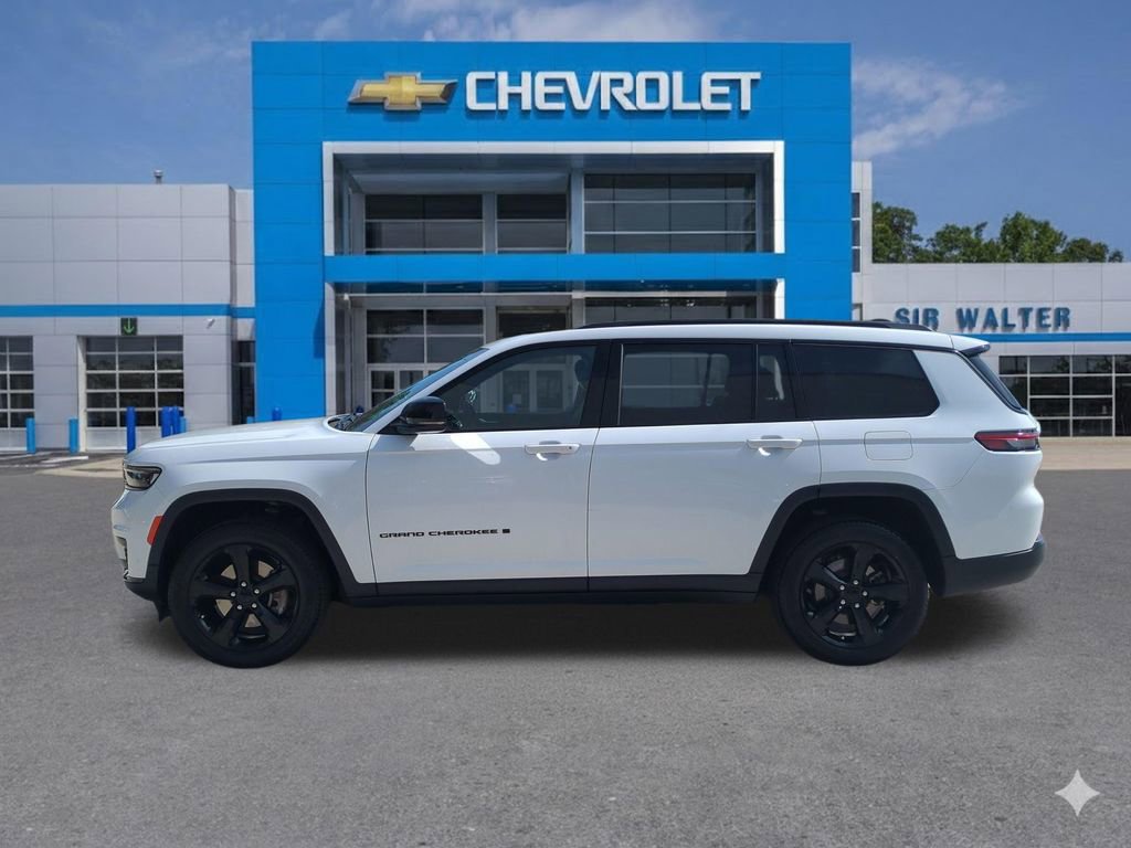 Used 2023 Jeep Grand Cherokee L Laredo image 2