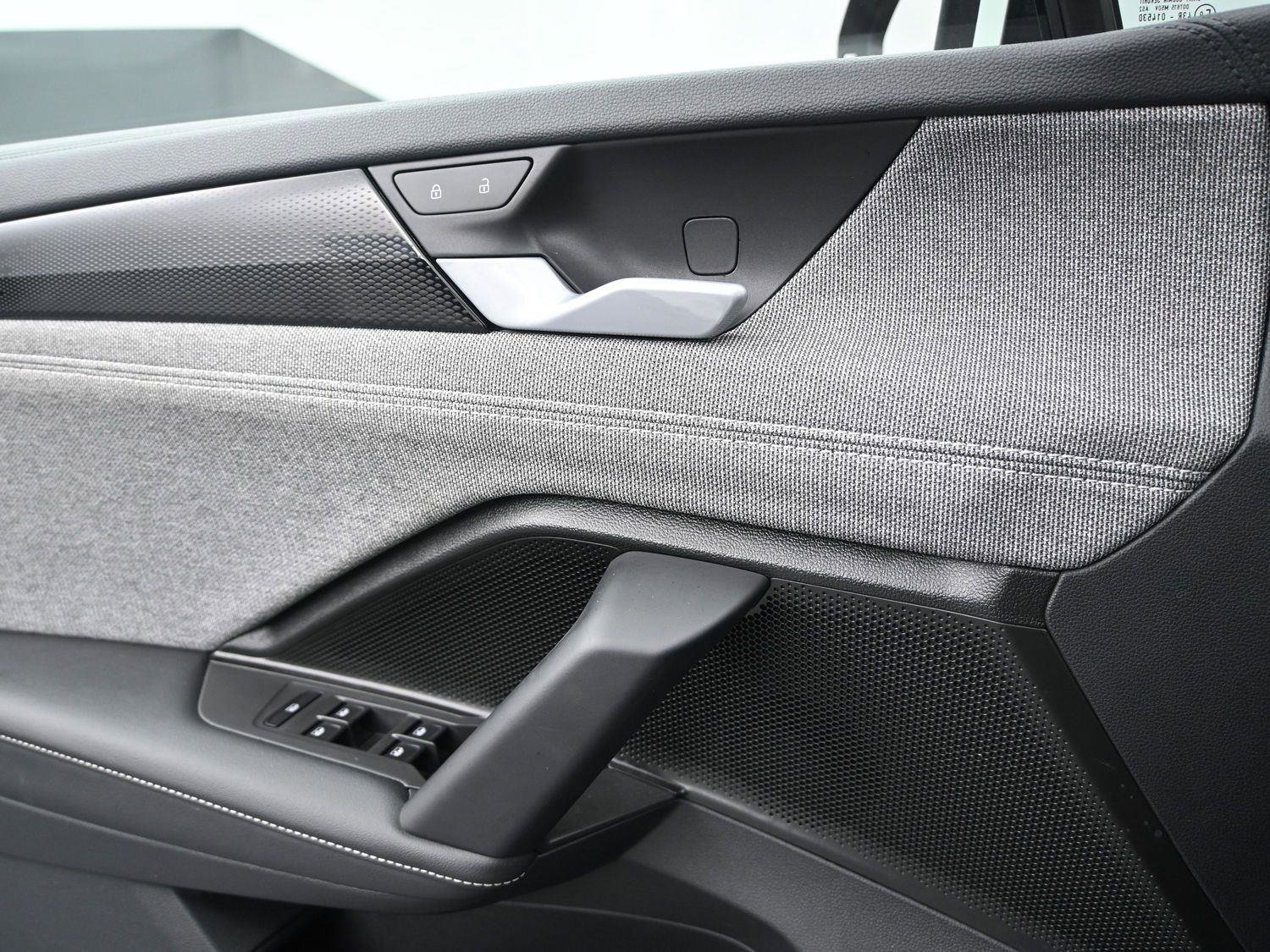 Certified 2025 Volkswagen Tiguan S image 7