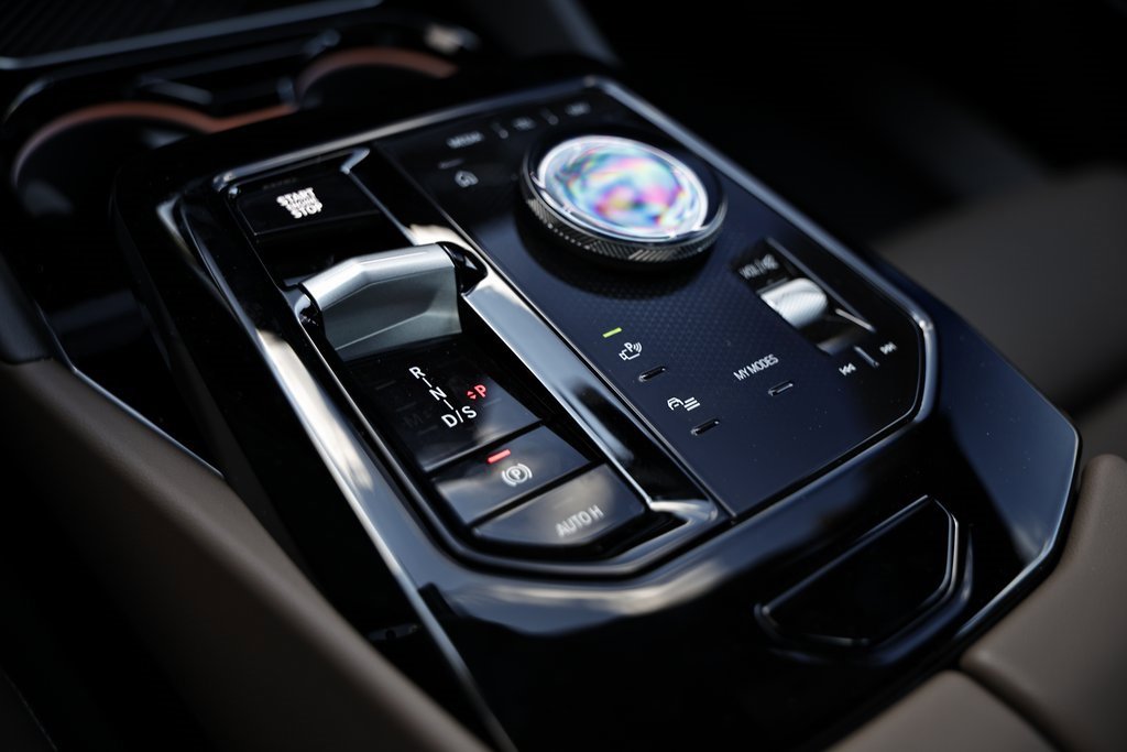 Used 2026 BMW 530i w/ Premium Package image 39