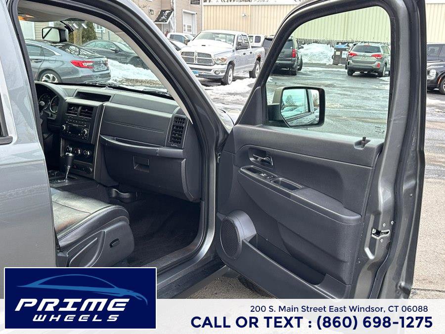 Used 2012 Jeep Liberty Sport image 16