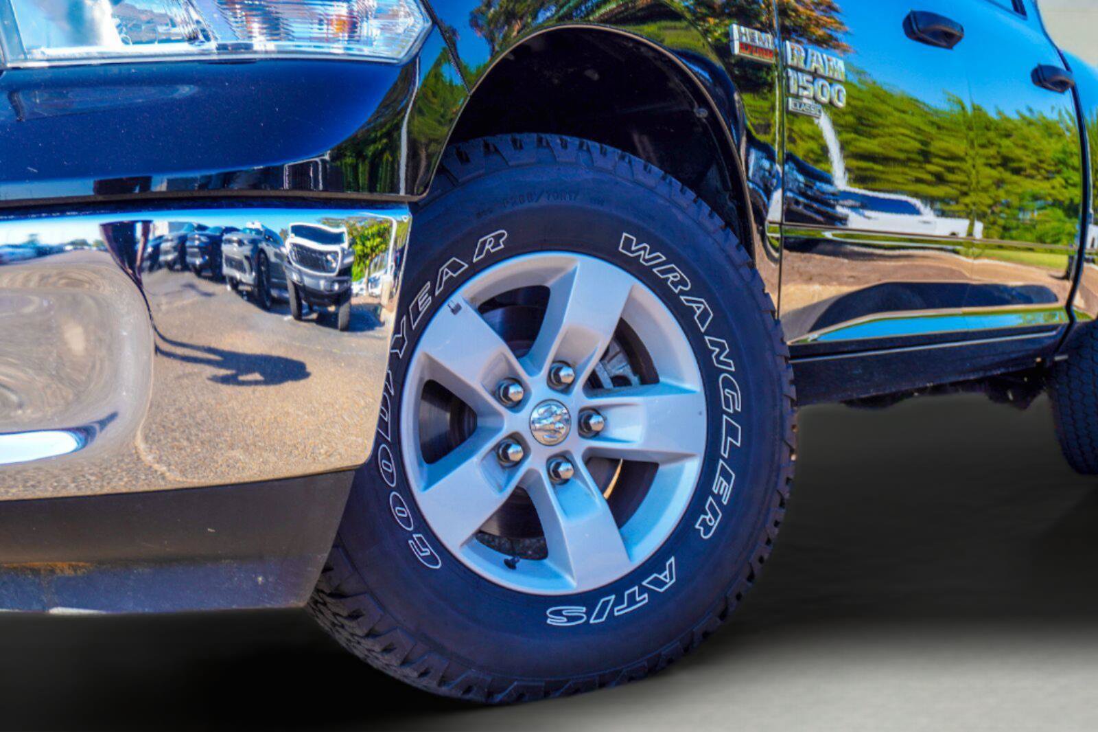 Used 2024 RAM 1500 Tradesman w/ Chrome Plus Package AWD/4WD image 2