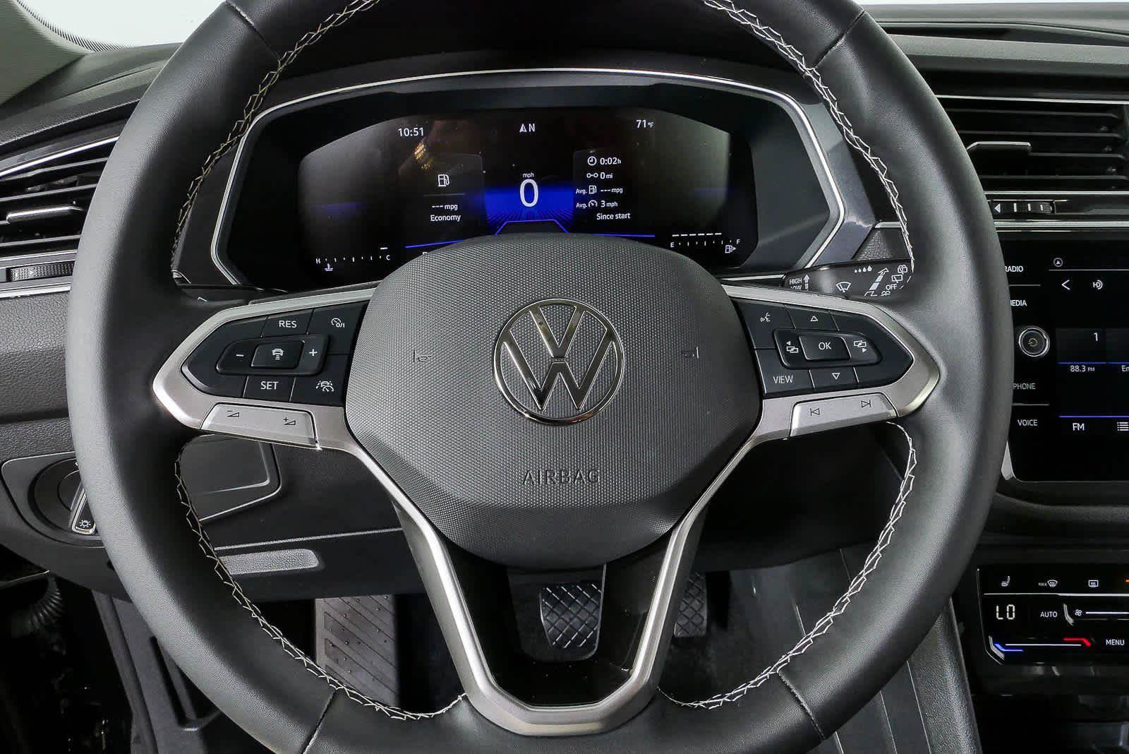 Certified 2024 Volkswagen Tiguan SE FWD image 8