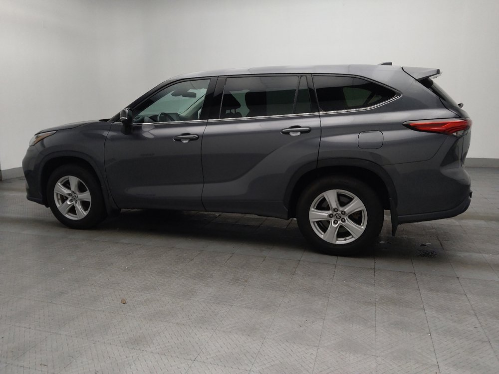 Used 2020 Toyota Highlander LE image 3