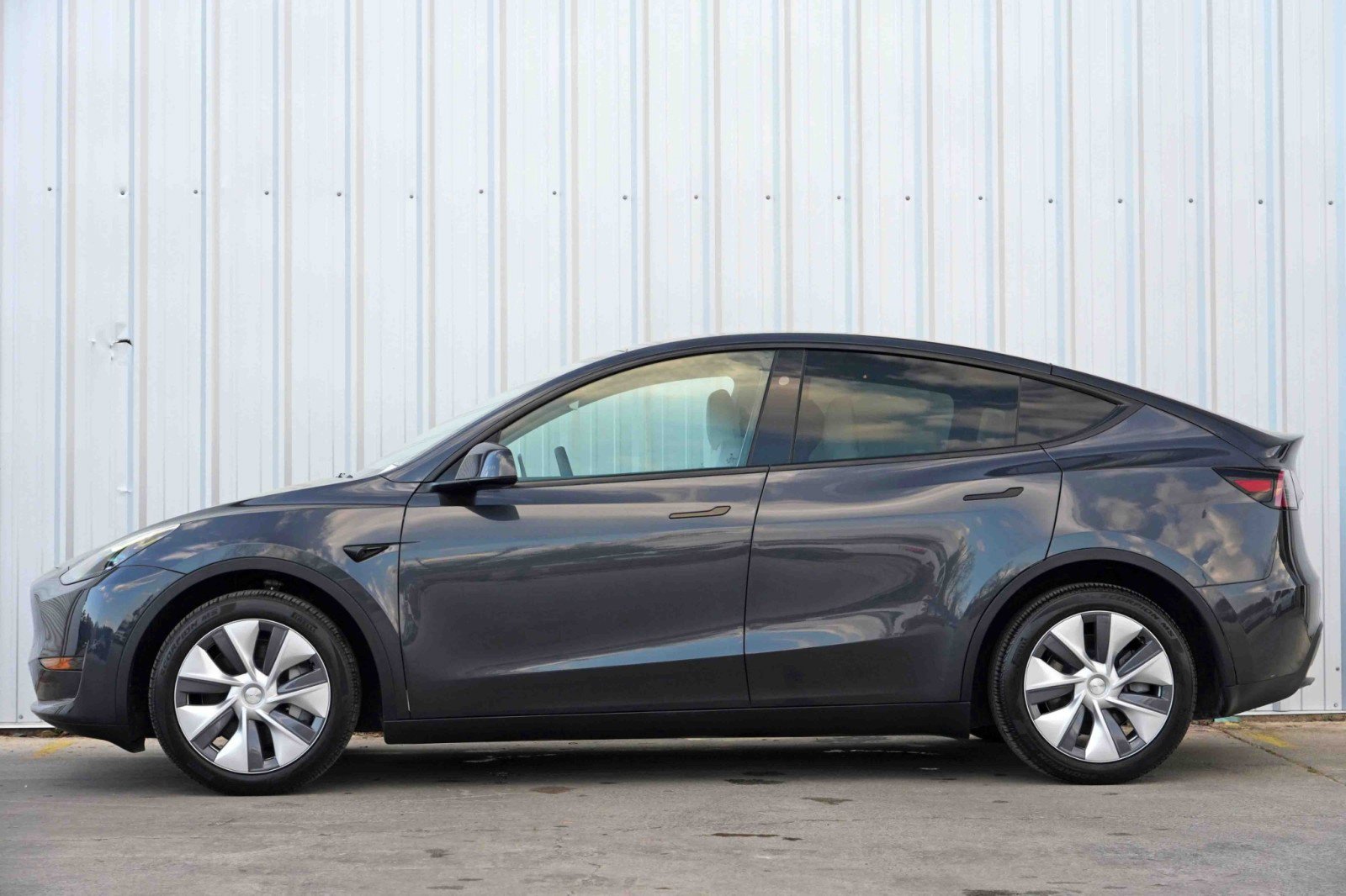 Used 2024 Tesla Model Y Long Range image 9