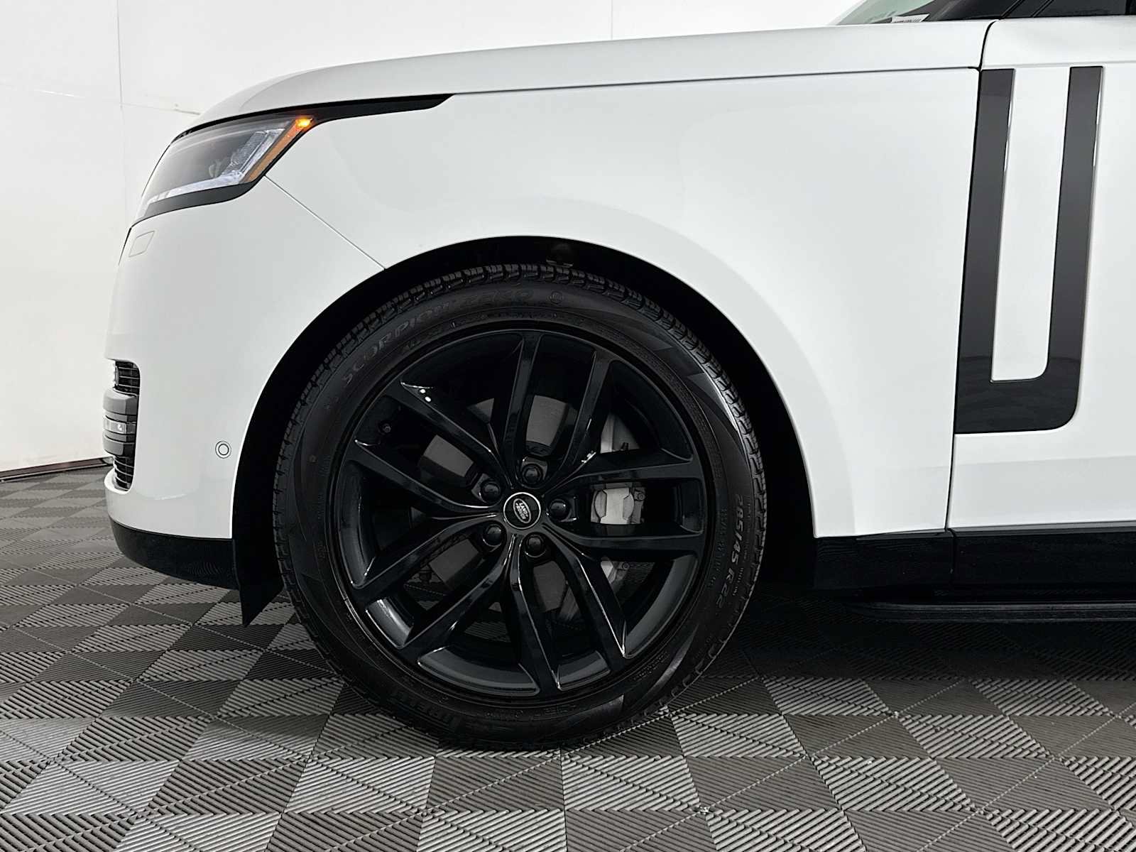 Certified 2024 Land Rover Range Rover SE AWD/4WD image 31