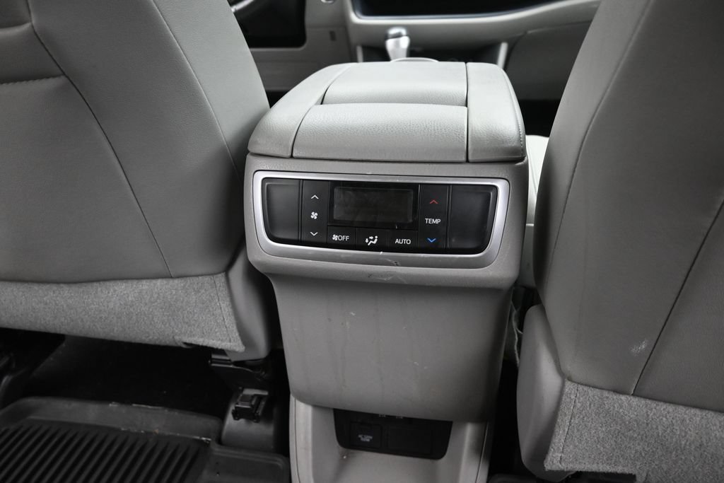 Used 2017 Toyota Highlander XLE AWD/4WD image 10