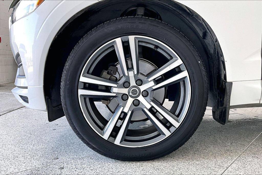 Used 2020 Volvo XC60 T5 Momentum w/ Protection Package Premier AWD/4WD image 10