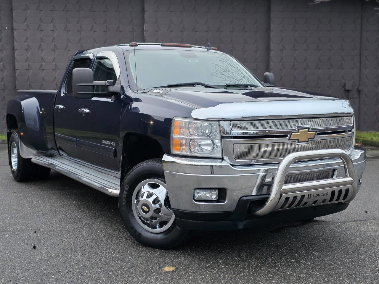 Used 2011 Chevrolet Silverado 3500 LTZ image 3