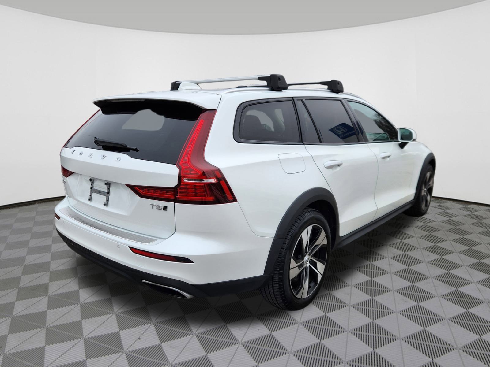 Used 2020 Volvo V60 T5 Cross Country w/ Protection Package Premier image 4