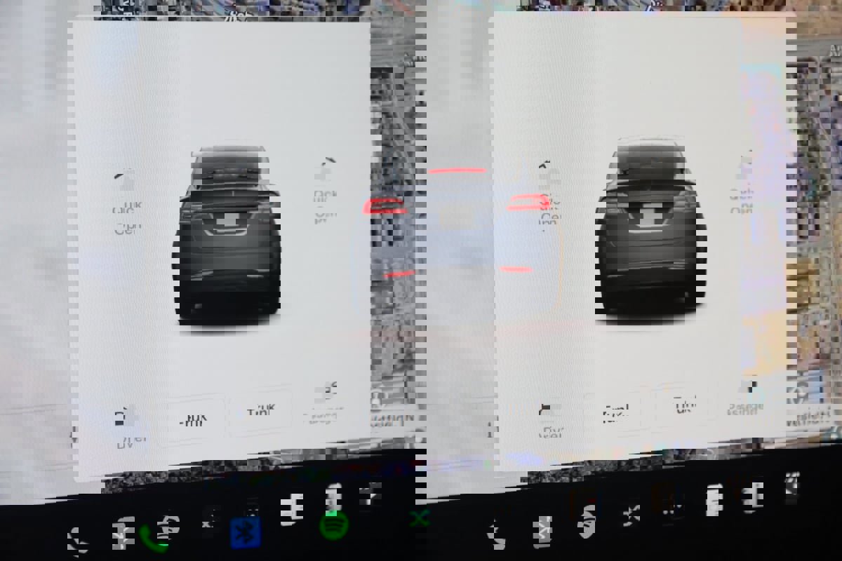 Used 2022 Tesla Model X image 37