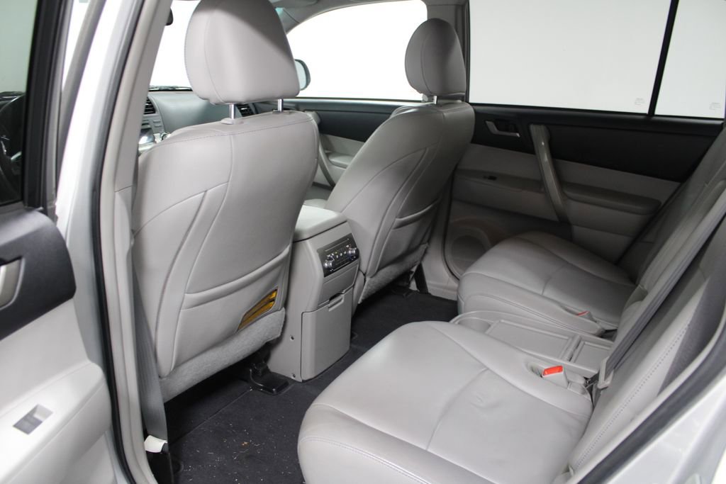 Used 2012 Toyota Highlander SE image 21