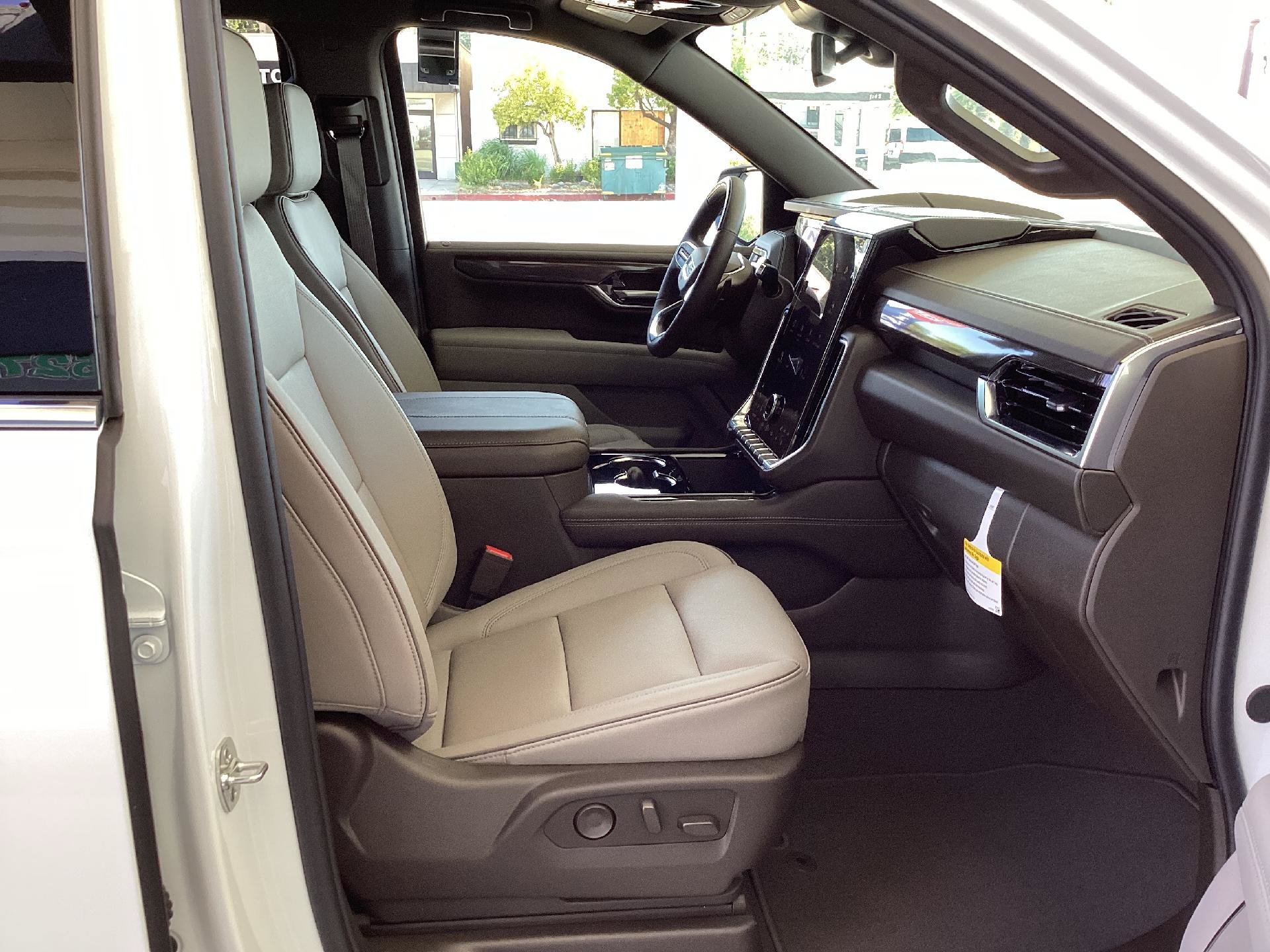 New 2026 GMC Yukon Elevation AWD/4WD image 14
