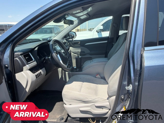 Used 2018 Toyota Highlander LE AWD/4WD image 5