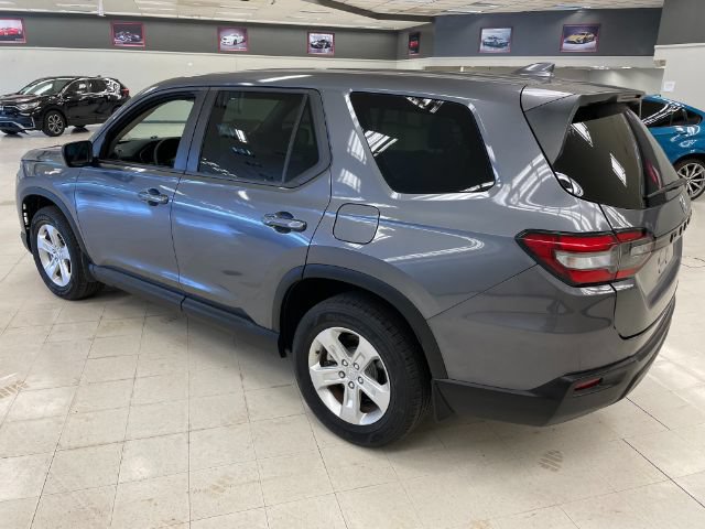 Used 2024 Honda Pilot LX image 8