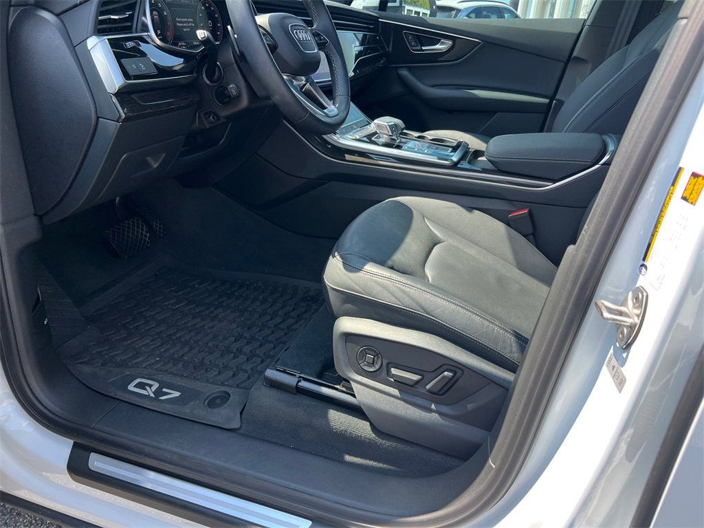 Used 2025 Audi Q7 2.0T Premium w/ Convenience Package image 9