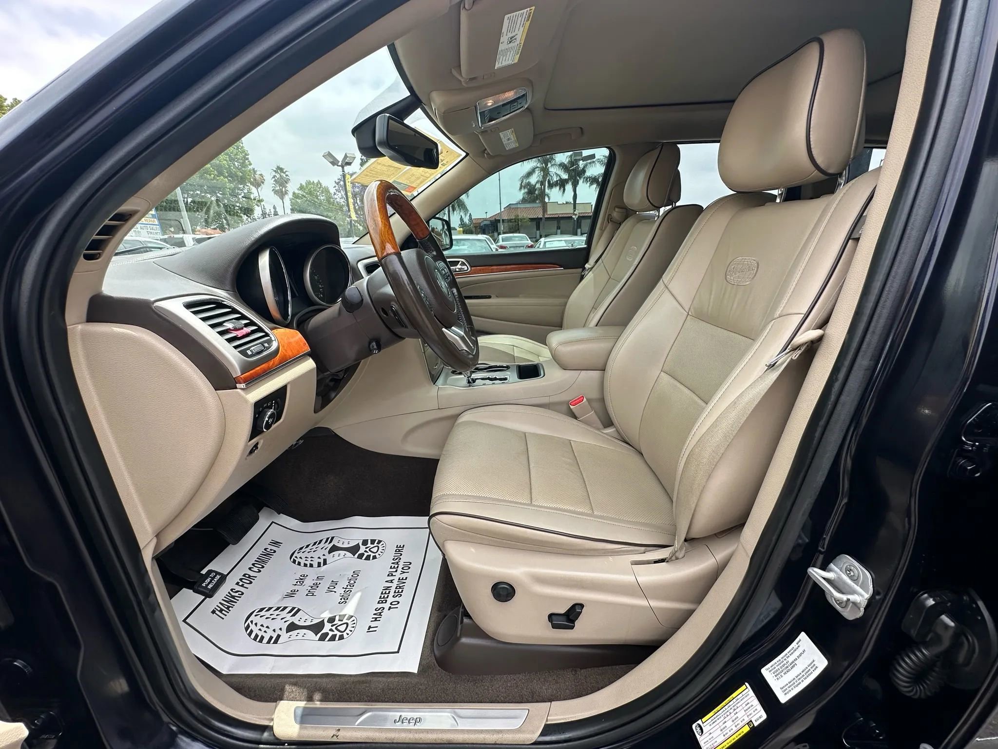 Used 2011 Jeep Grand Cherokee Overland w/ Trailer Tow Group IV image 15