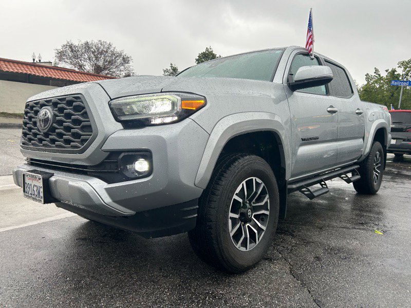 Used 2023 Toyota Tacoma TRD Off-Road image 1