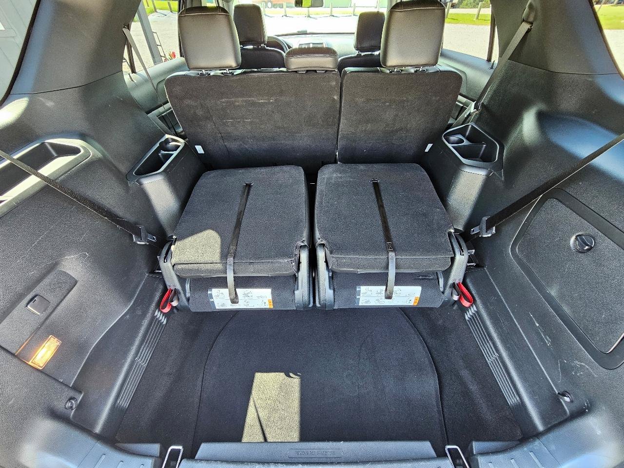 Used 2018 Ford Explorer XLT w/ Equipment Group 202A AWD/4WD image 30