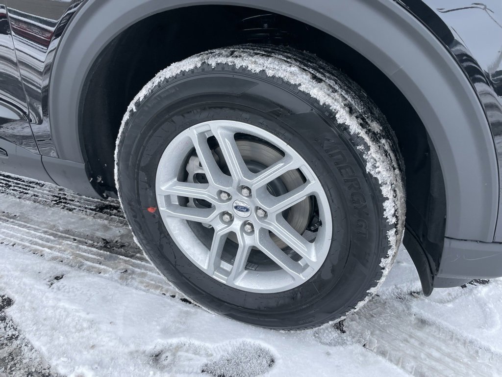 New 2026 Ford Explorer Active image 3