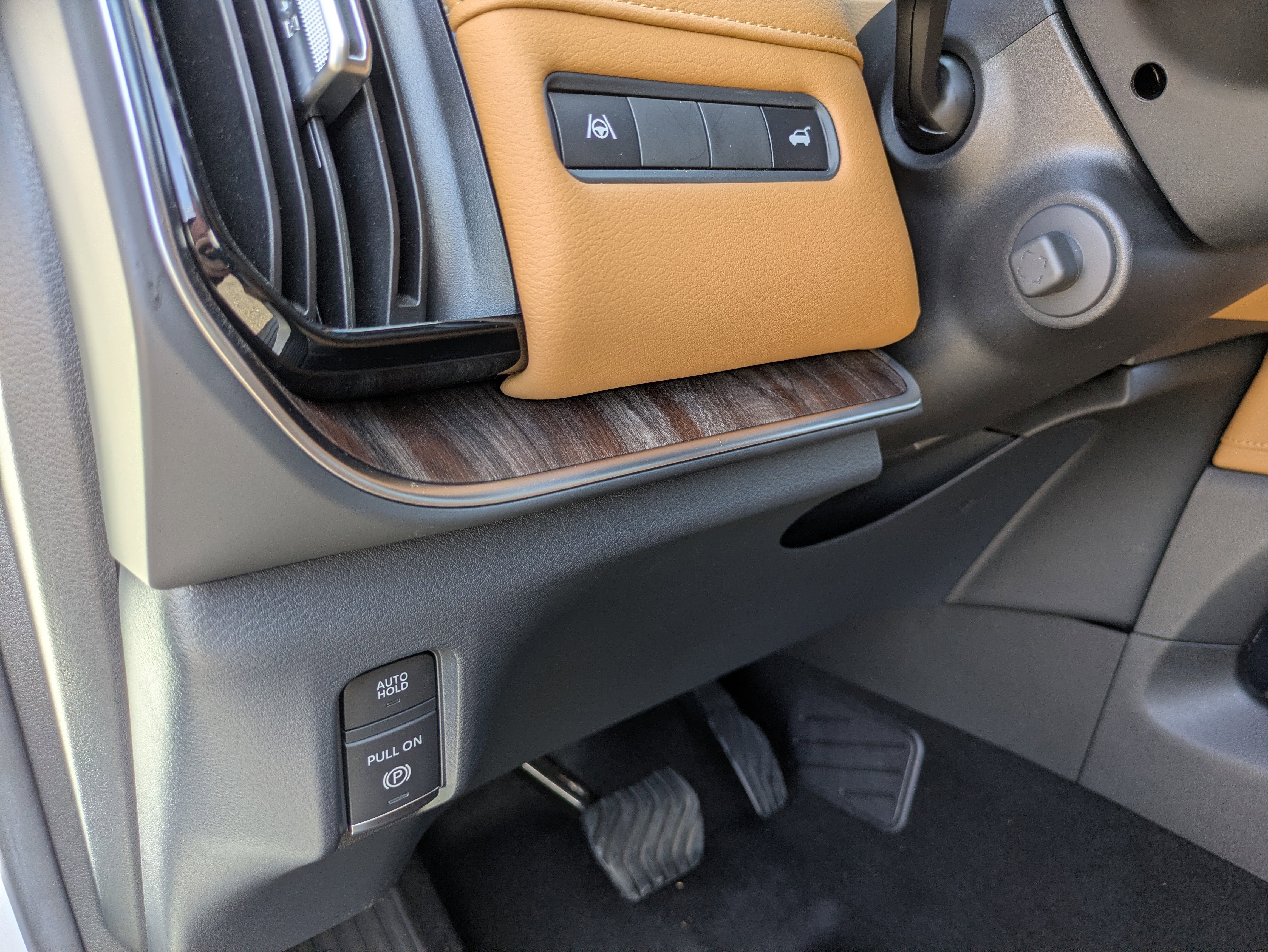 Used 2025 Nissan Armada SL w/ Captain's Chari Seat Package image 23