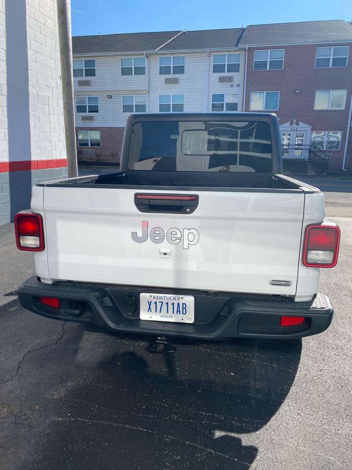 Used 2023 Jeep Gladiator Overland AWD/4WD image 3