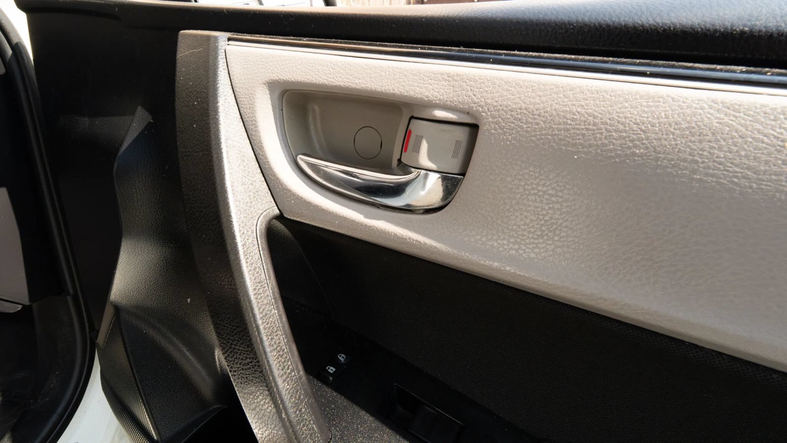 Used 2019 Toyota Corolla LE FWD image 14