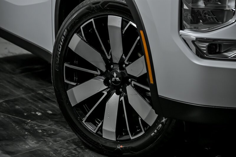New 2026 Mitsubishi Outlander AWD image 3
