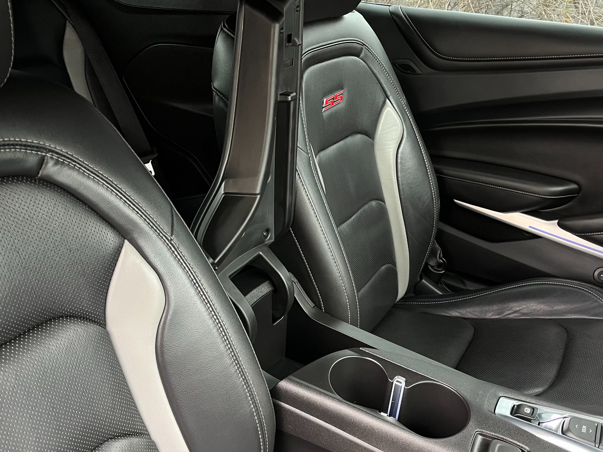 Used 2018 Chevrolet Camaro SS image 20